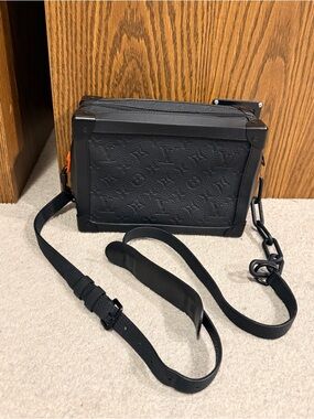 💥FLASH SALE💥Authentic
Louis Vuitton Virgil Abloh
Black Monogram Empreinte Trunk